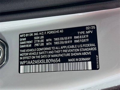 2025 Porsche Macan Base