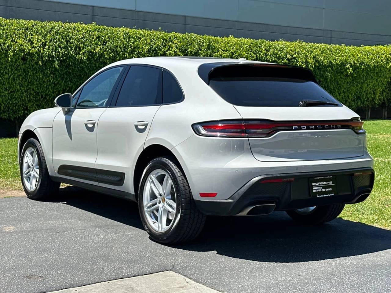 2025 Porsche Macan Base