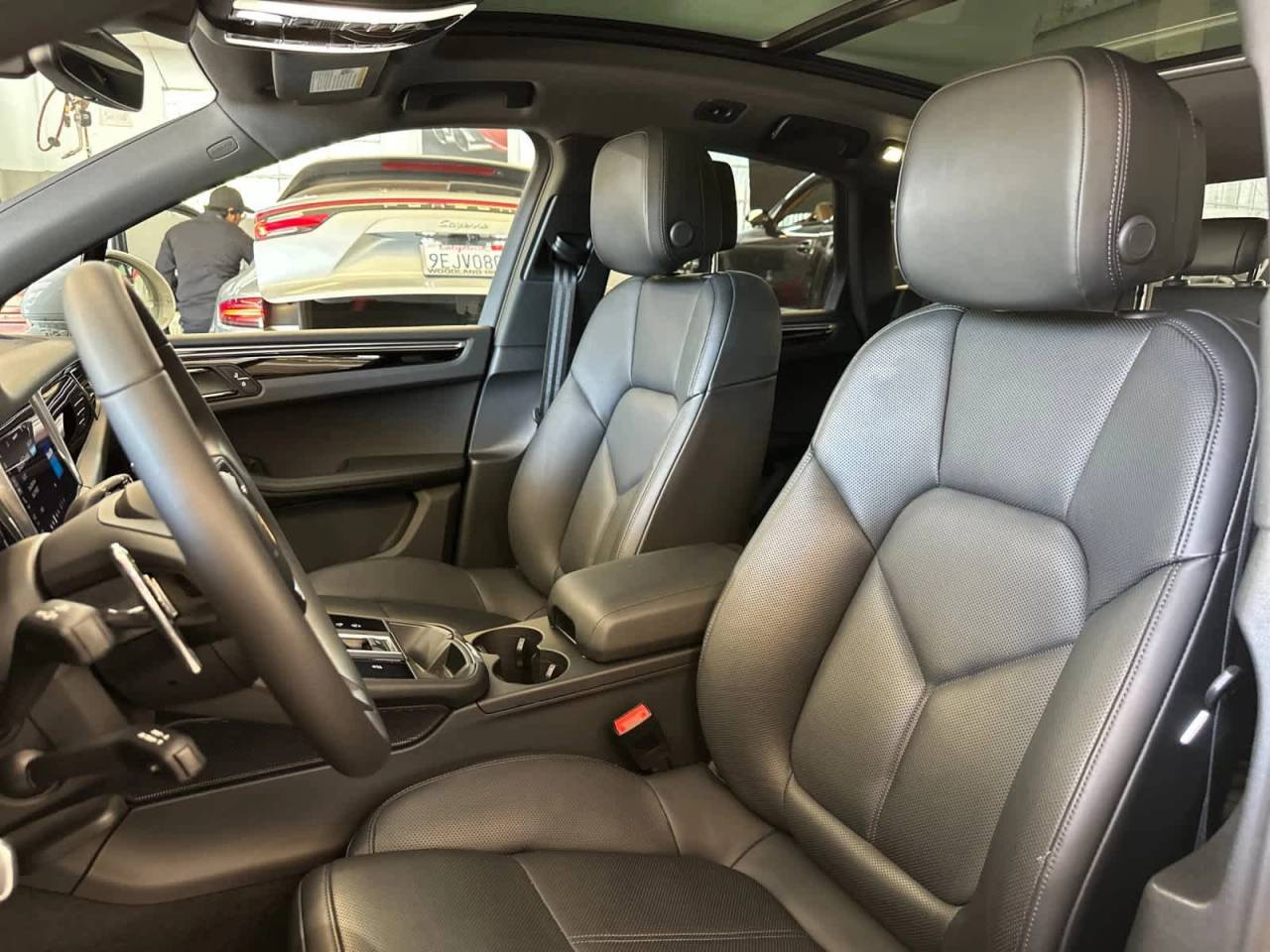 2025 Porsche Macan Base