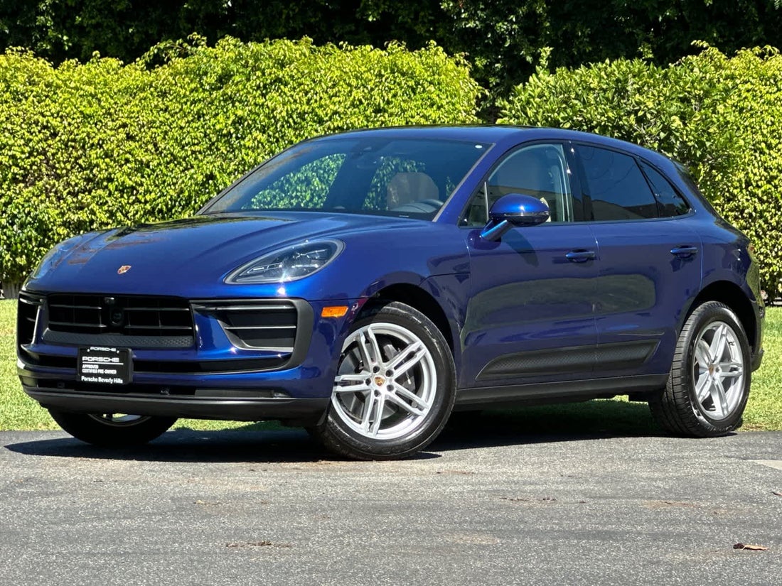 2025 Porsche Macan — photo 1 of 32