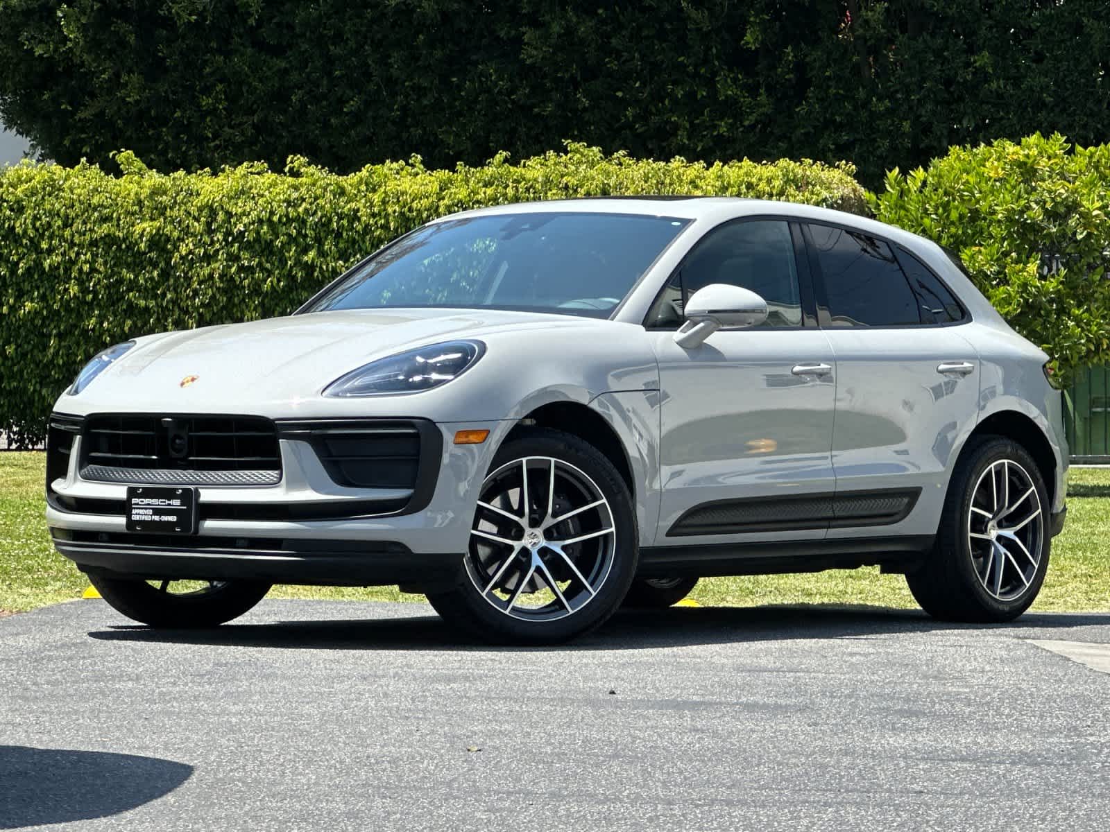 2025 Porsche Macan Base