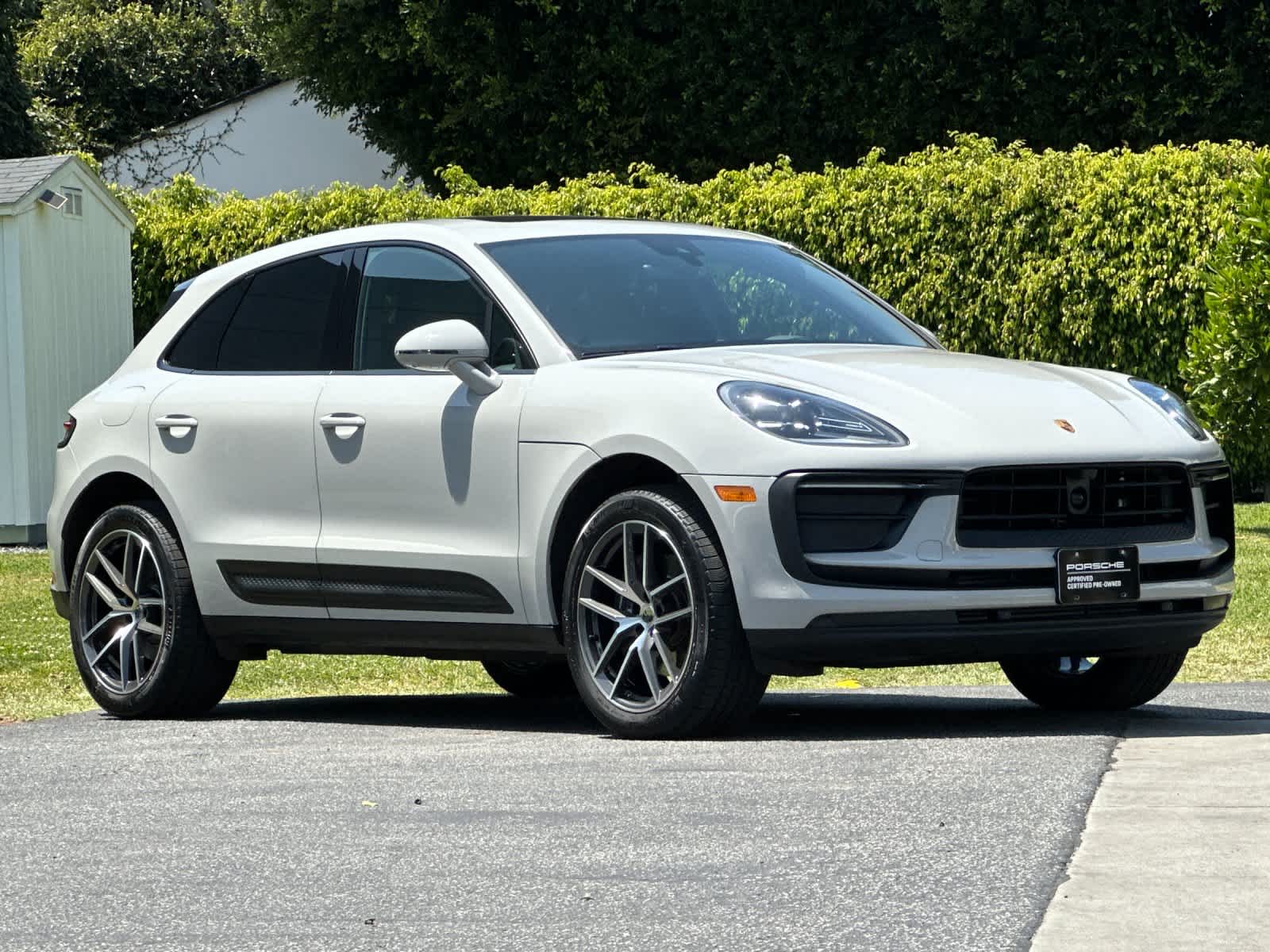 2025 Porsche Macan Base