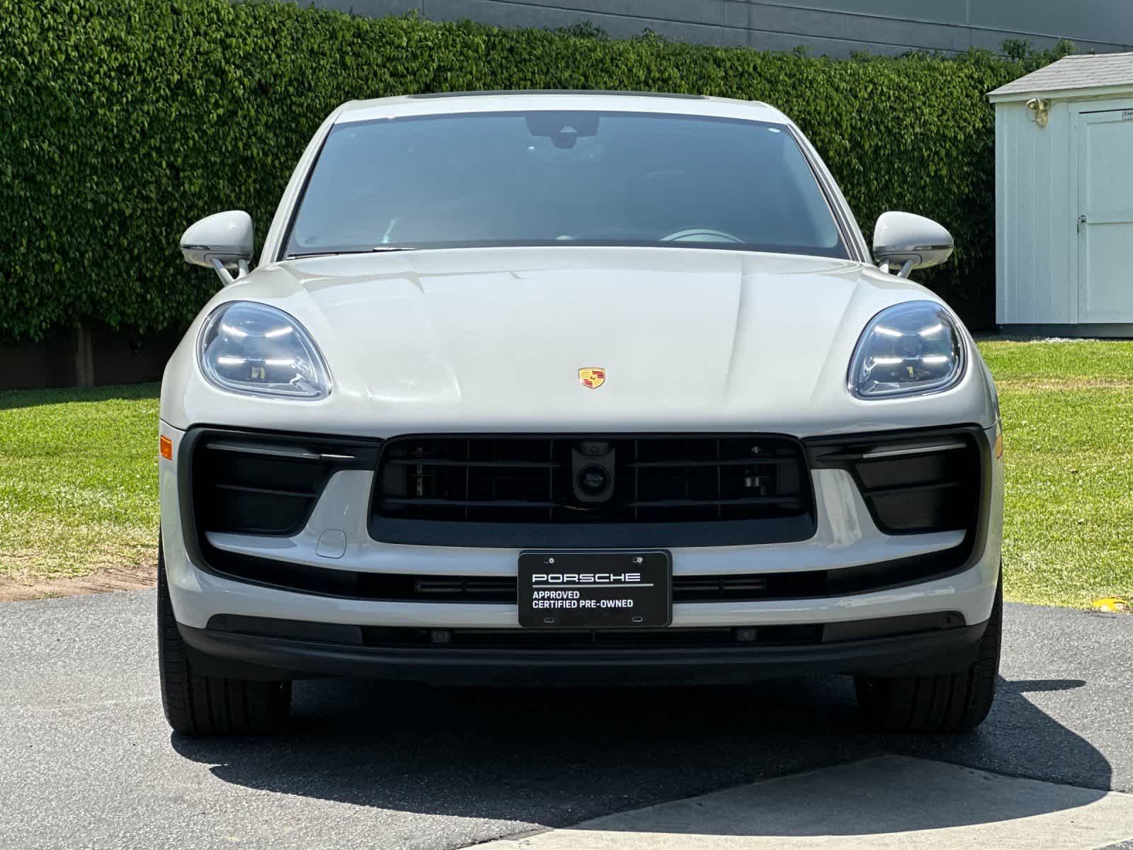 2025 Porsche Macan Base