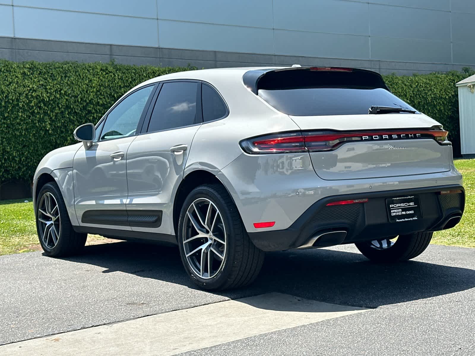 2025 Porsche Macan Base