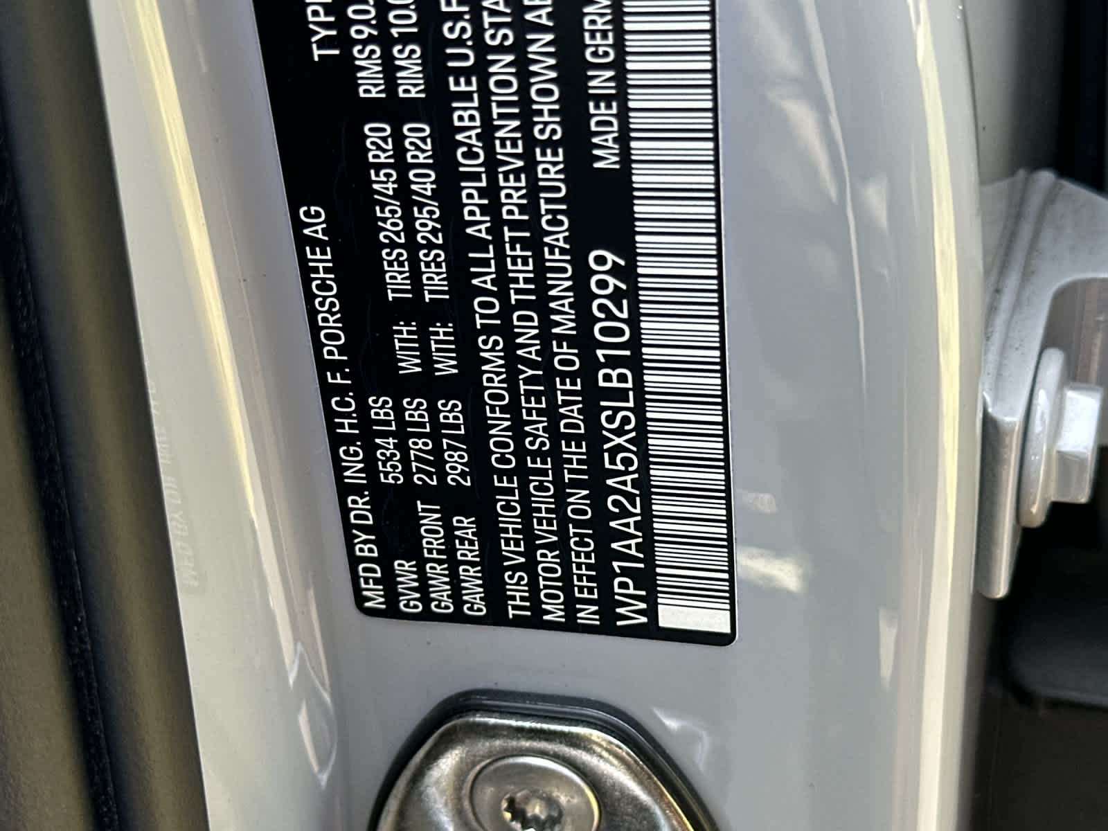 2025 Porsche Macan Base