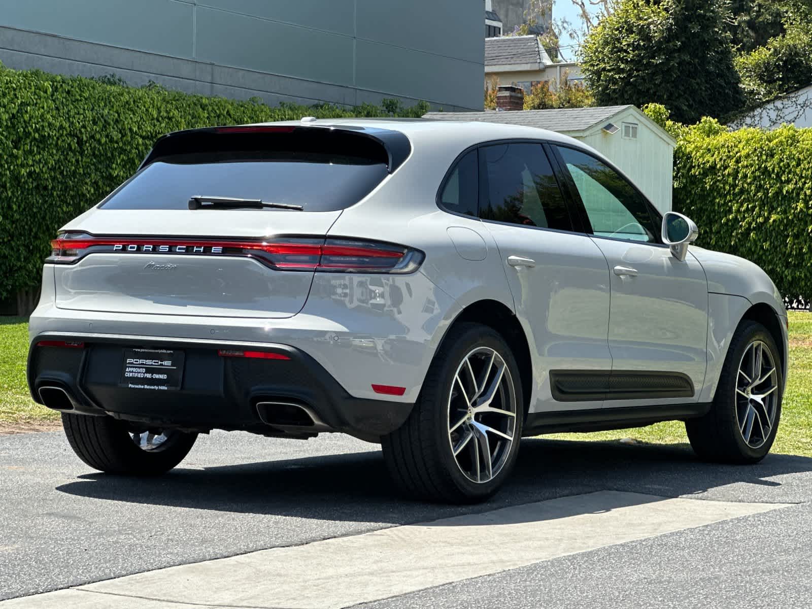 2025 Porsche Macan Base