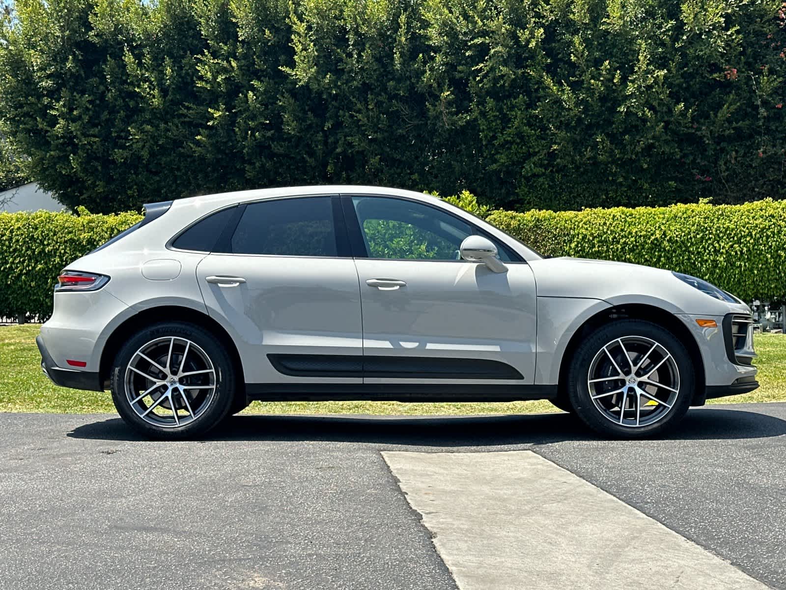 2025 Porsche Macan Base