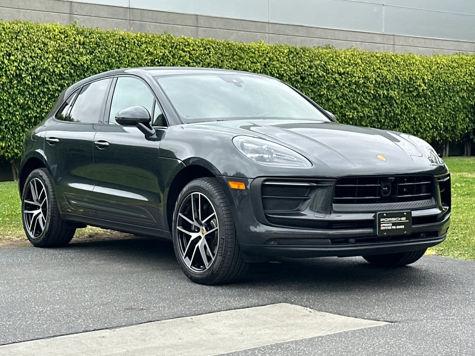 2025 Porsche Macan Base