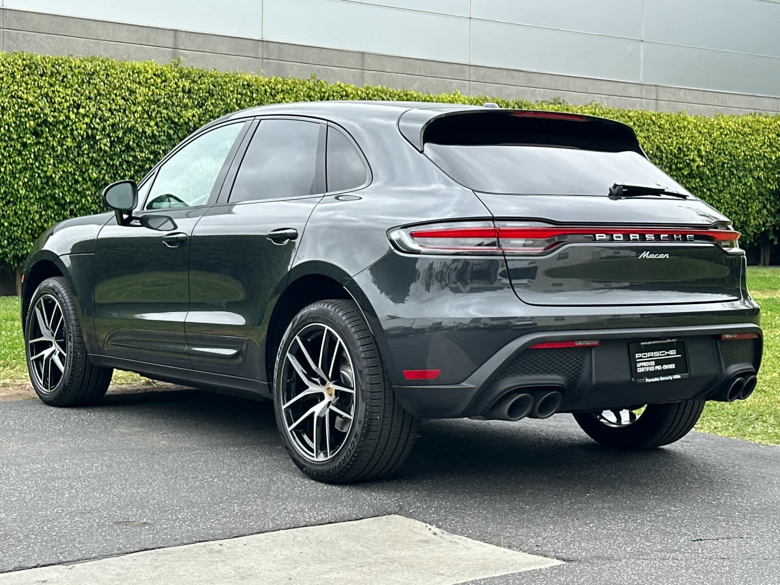 2025 Porsche Macan Base