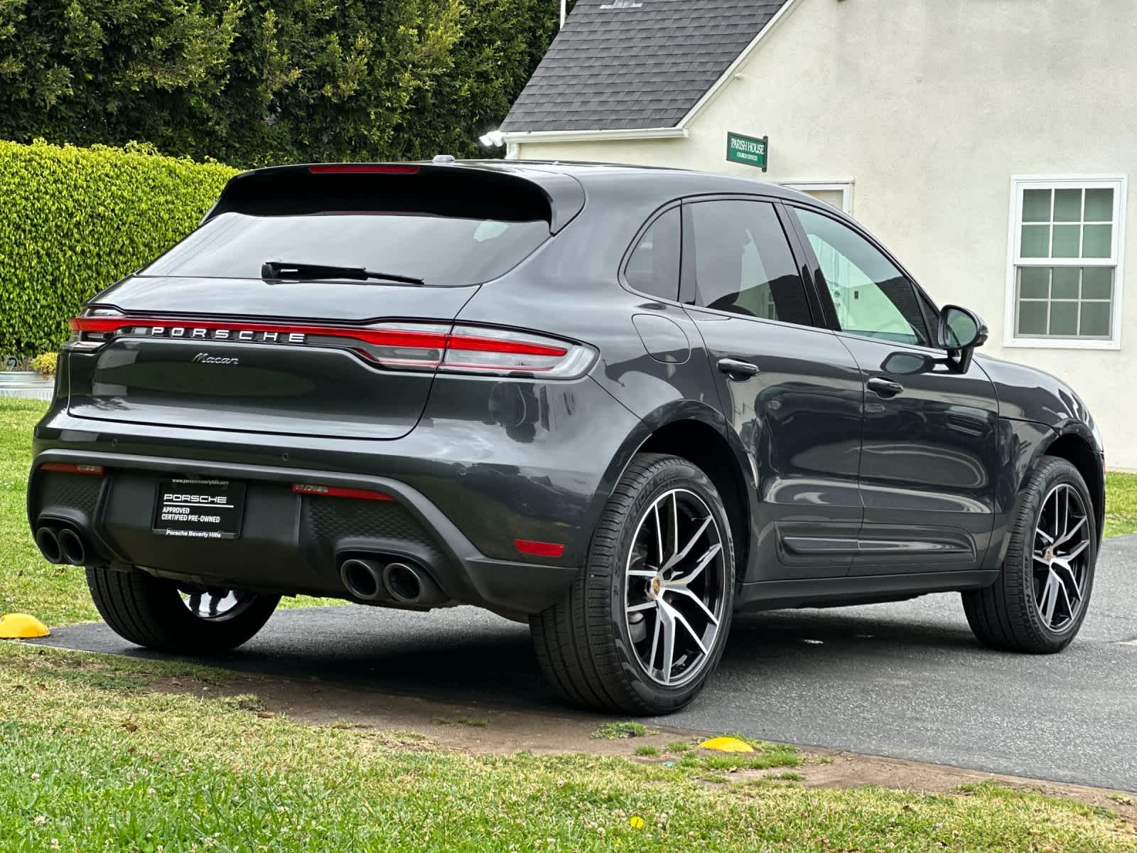 2025 Porsche Macan Base