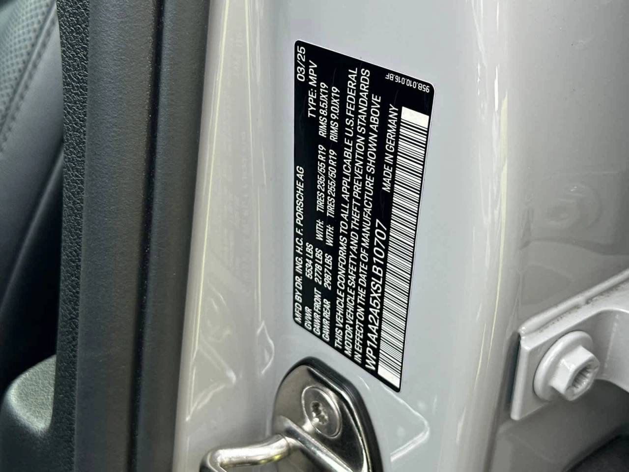 2025 Porsche Macan Base