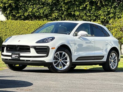 2025 Porsche Macan AWD
