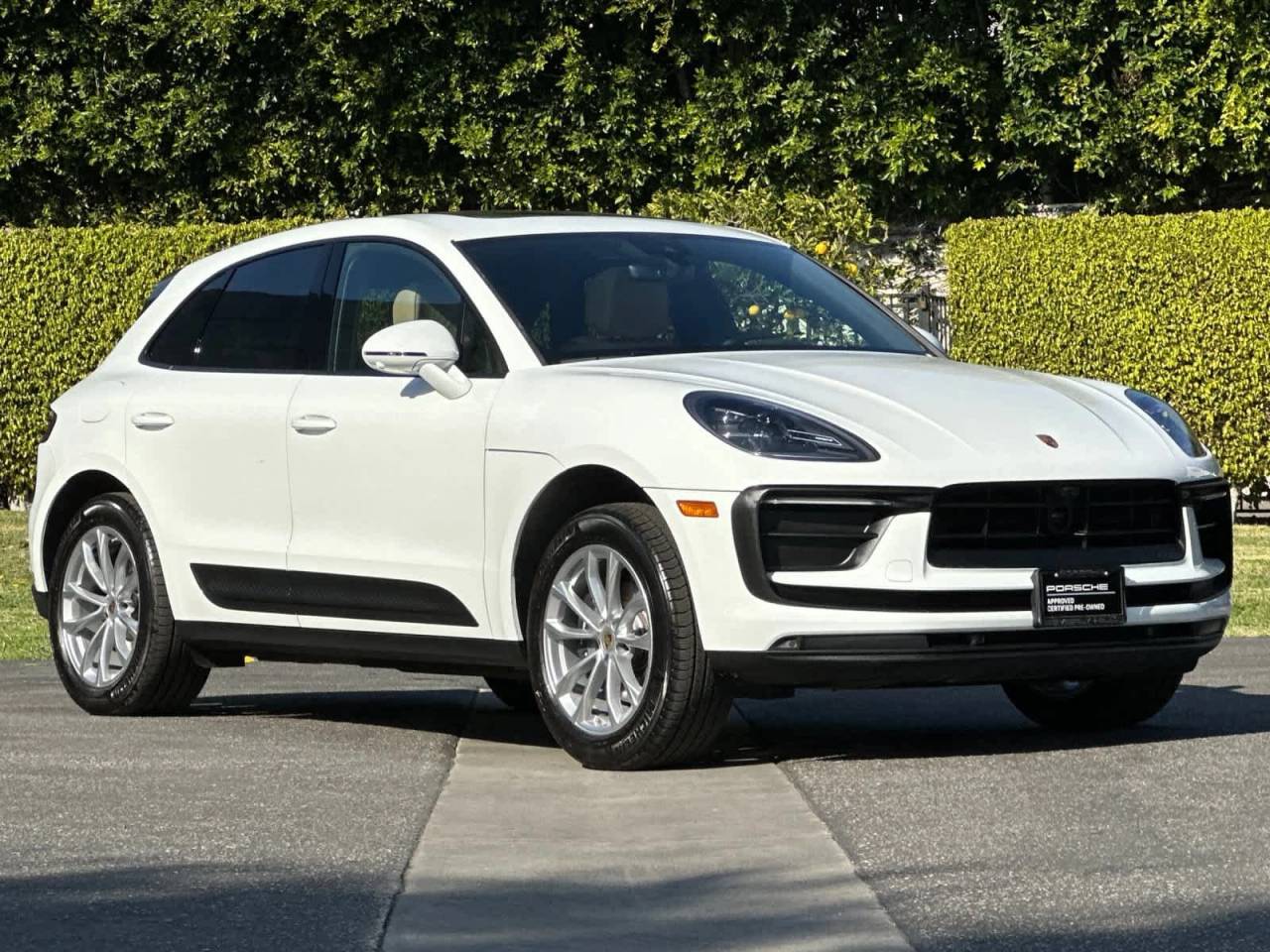 2025 Porsche Macan AWD