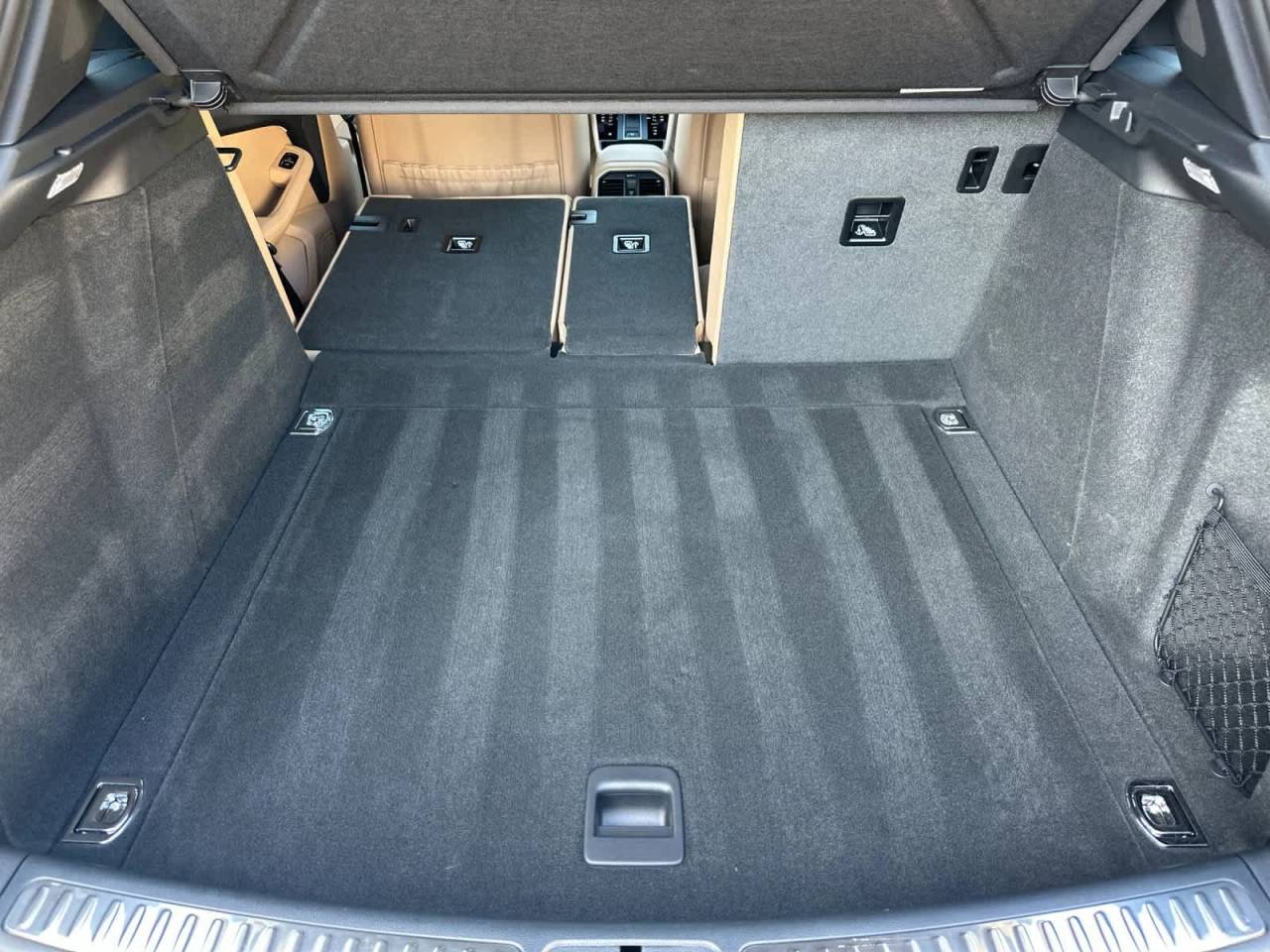 2025 Porsche Macan AWD