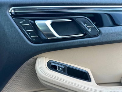 2025 Porsche Macan AWD