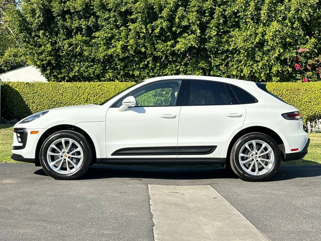 2025 Porsche Macan AWD