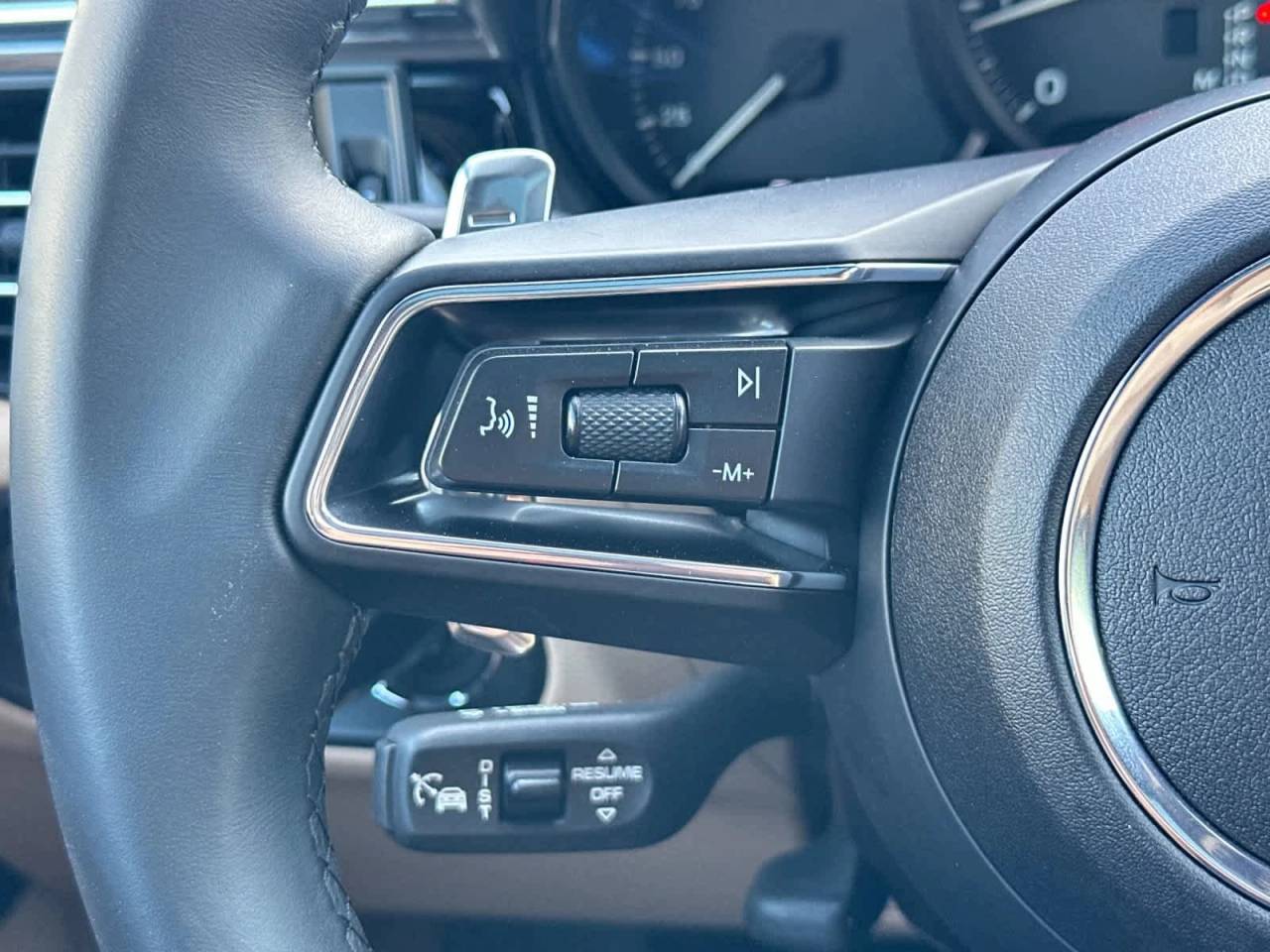 2025 Porsche Macan AWD