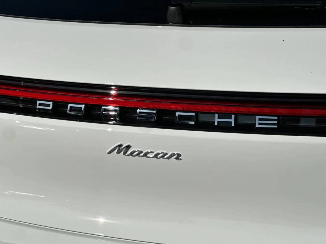 2025 Porsche Macan AWD