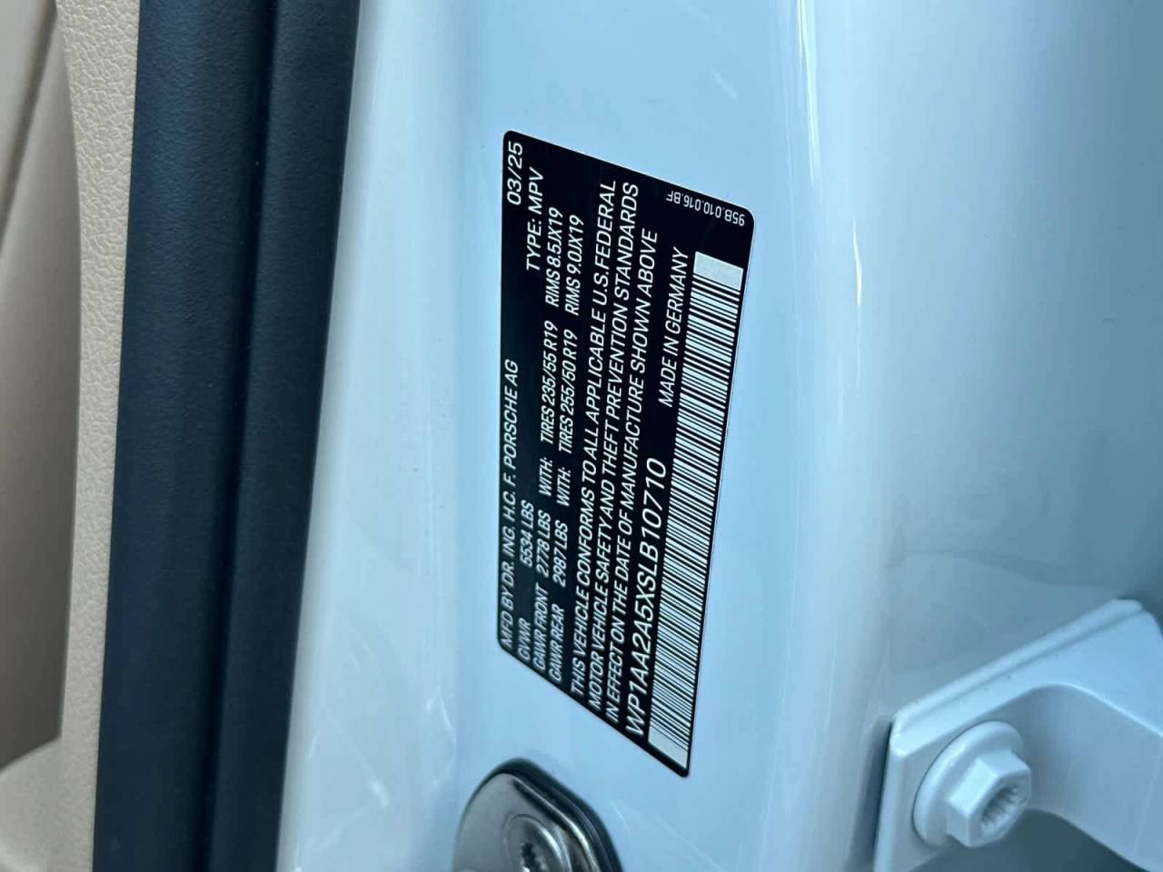 2025 Porsche Macan AWD