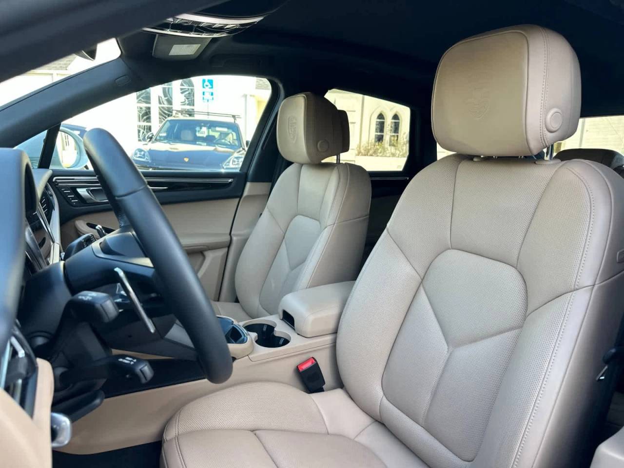 2025 Porsche Macan AWD