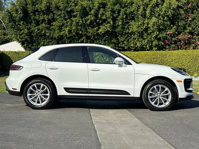 2025 Porsche Macan AWD