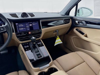 2025 Porsche Macan Base