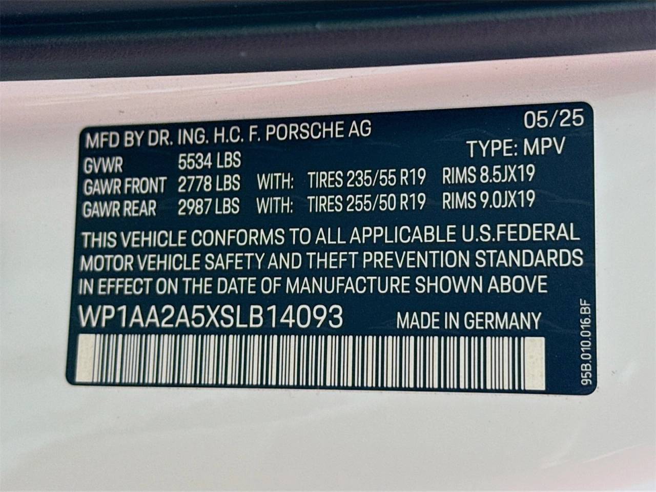 2025 Porsche Macan Base