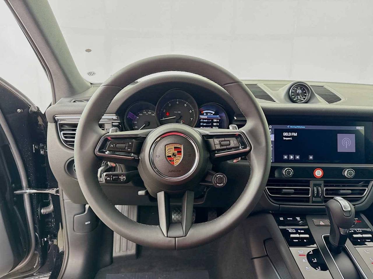 2025 Porsche Macan AWD