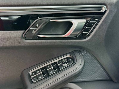 2025 Porsche Macan AWD