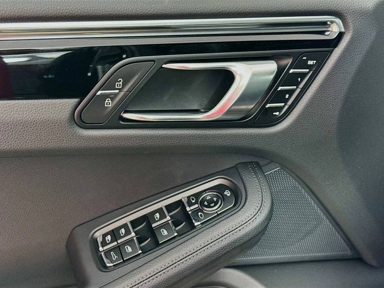 2025 Porsche Macan AWD