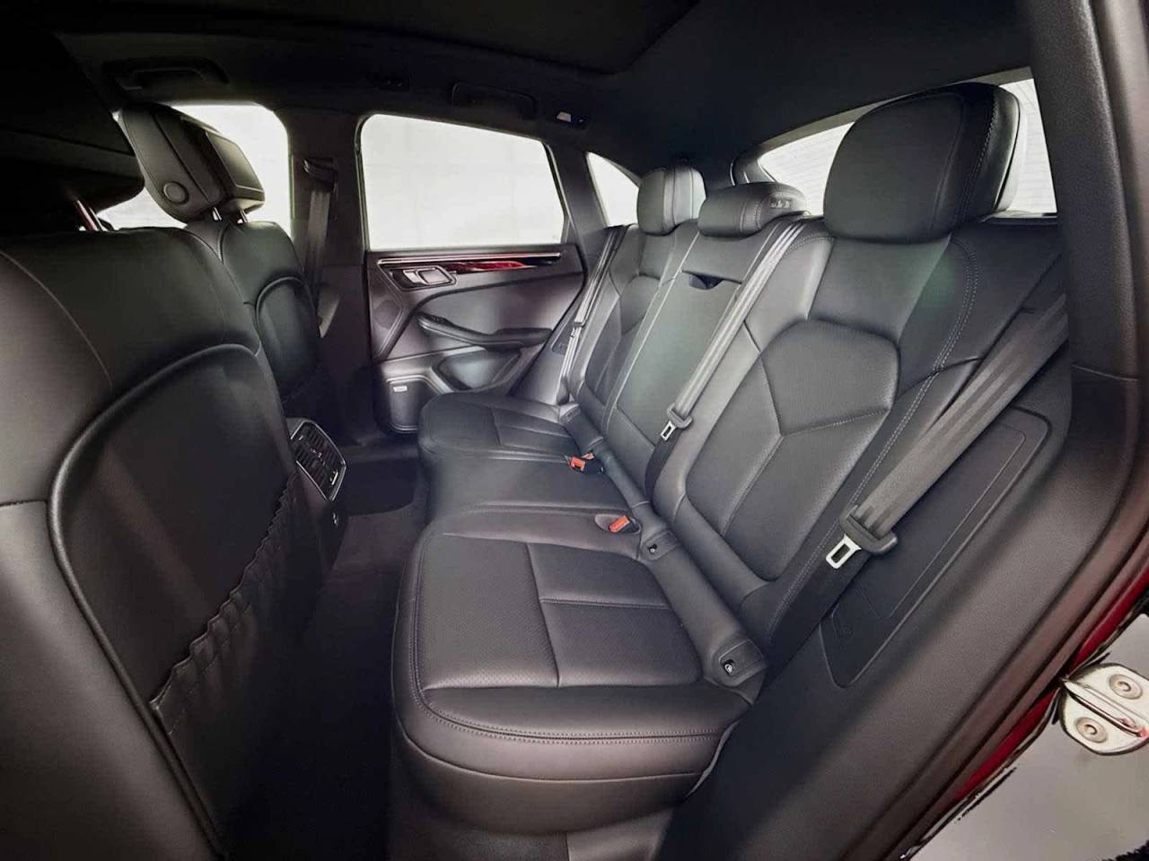2025 Porsche Macan AWD
