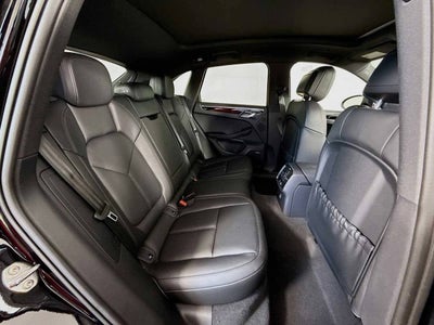 2025 Porsche Macan AWD
