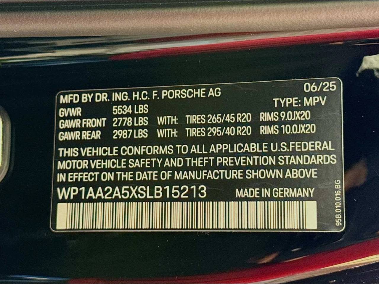 2025 Porsche Macan AWD