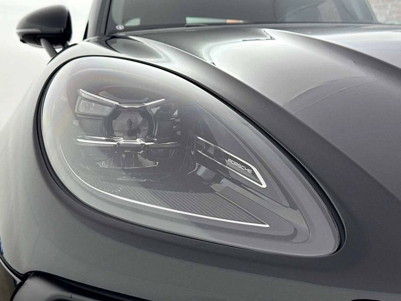 2025 Porsche Macan AWD