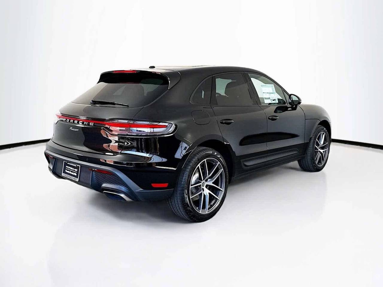 2025 Porsche Macan AWD