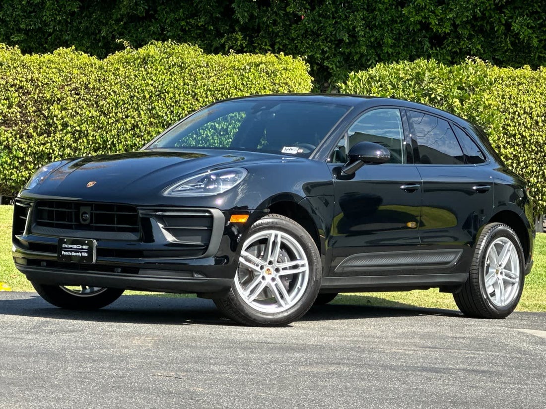 2026 Porsche Macan — photo 1 of 33