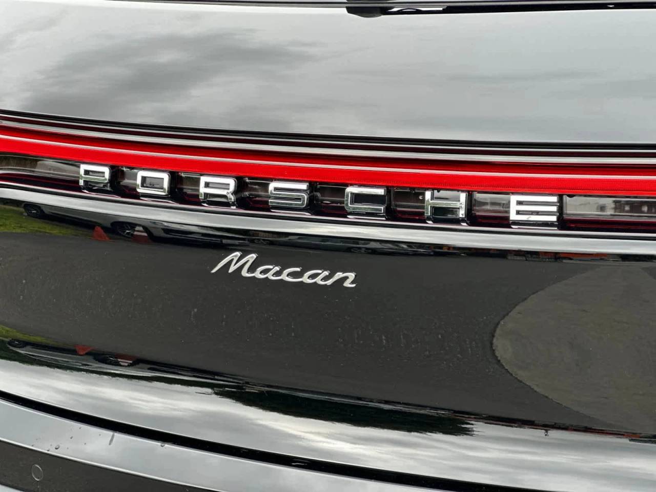 2026 Porsche Macan AWD