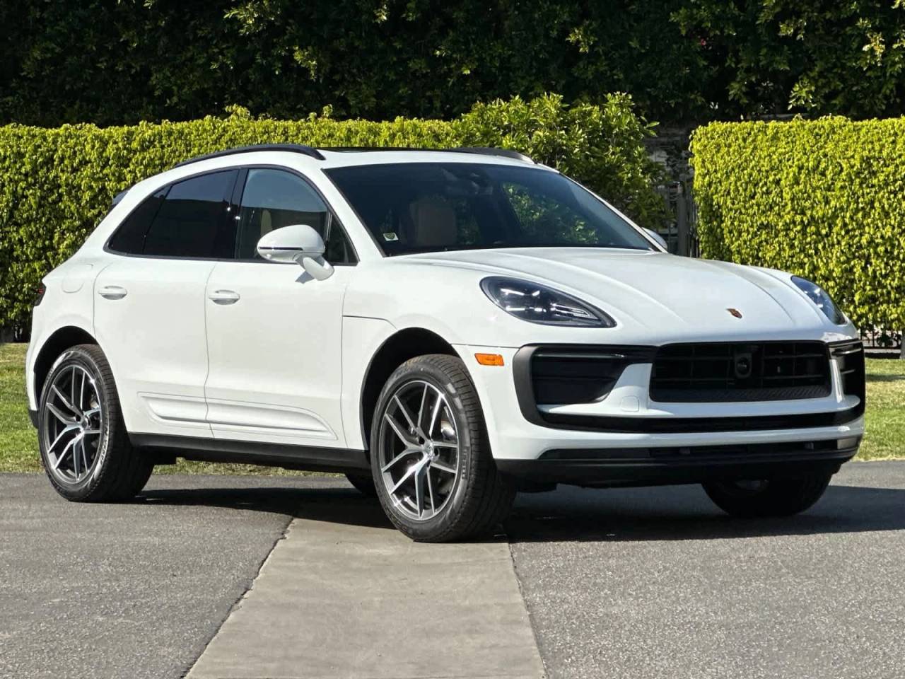 2026 Porsche Macan AWD