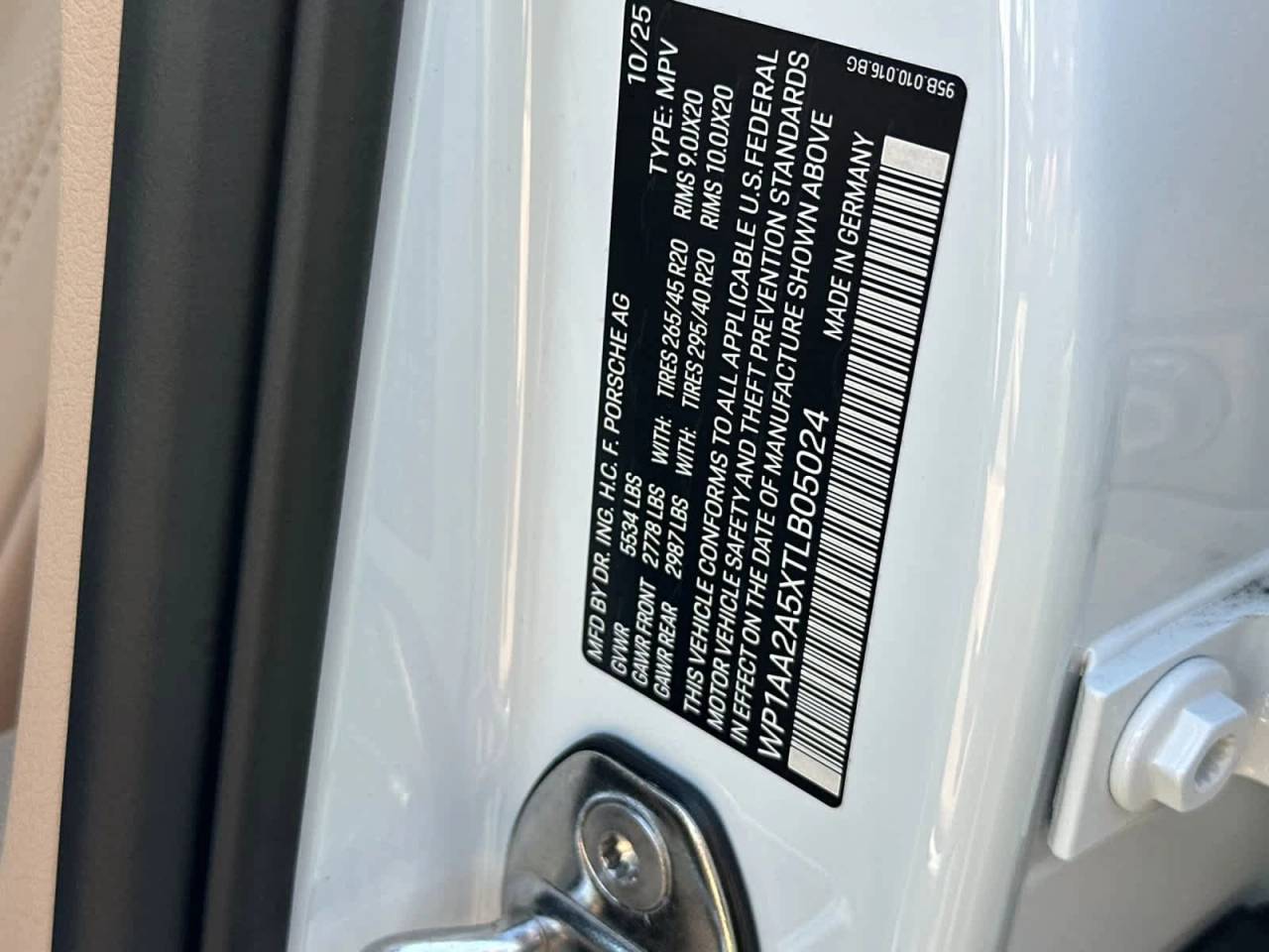 2026 Porsche Macan AWD