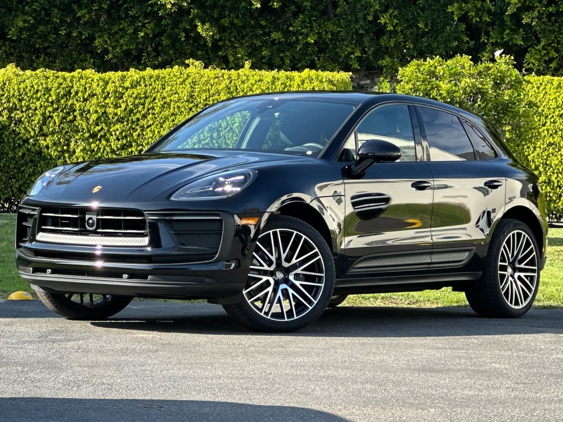2026 Porsche Macan — photo 1 of 1