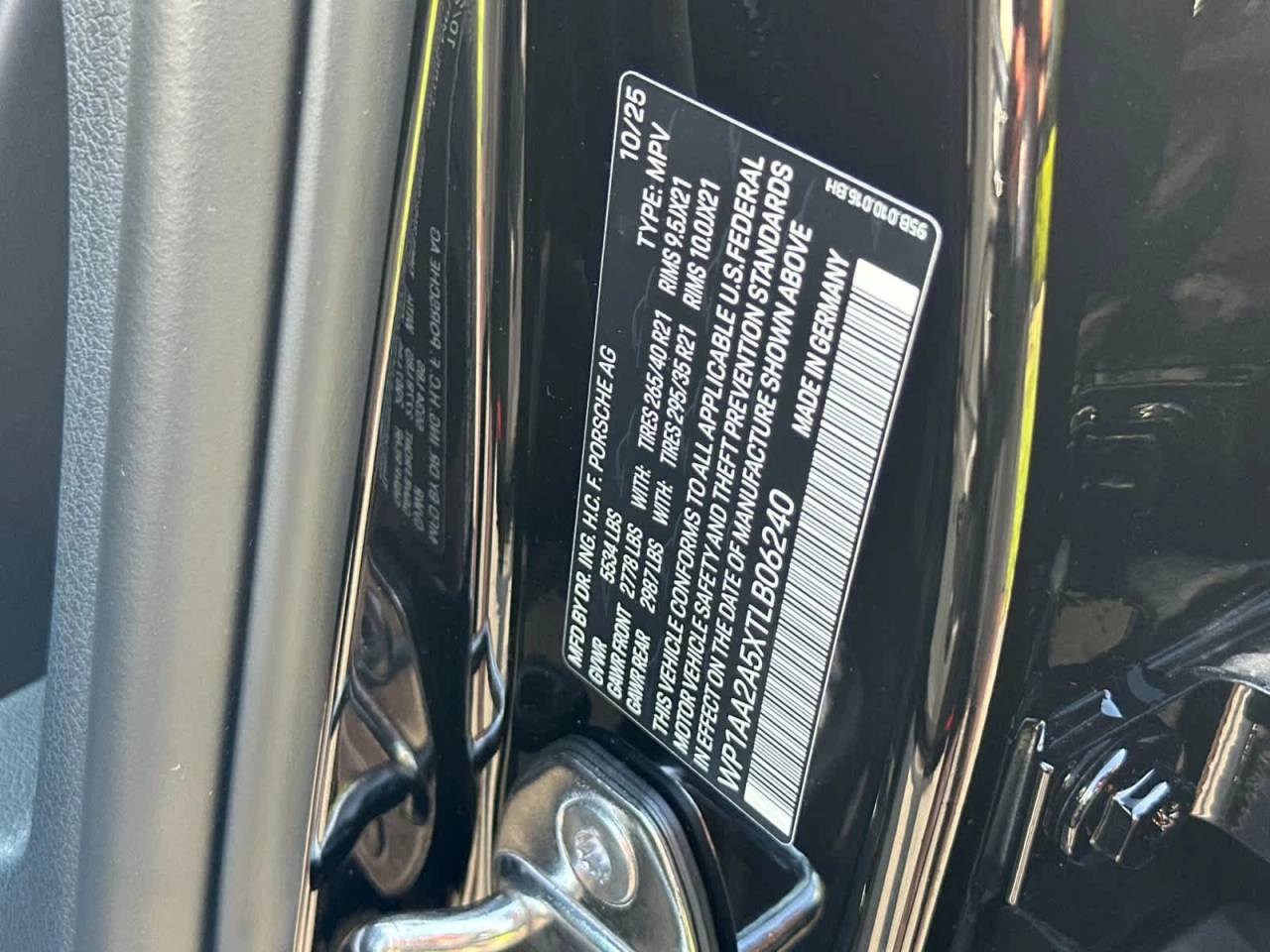 2026 Porsche Macan Base