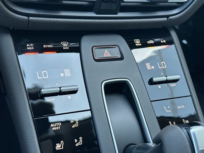 2026 Porsche Macan Base
