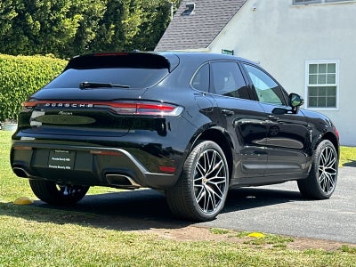 2026 Porsche Macan Base