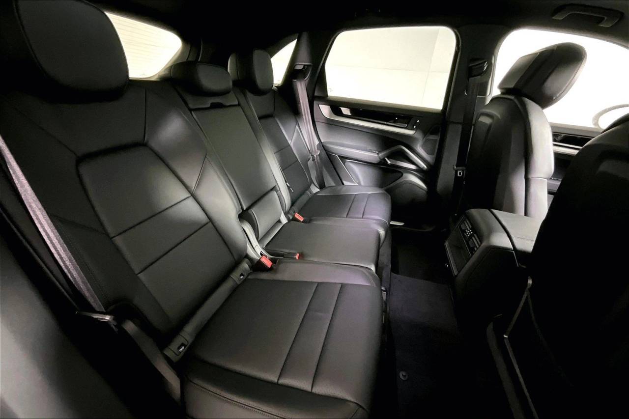 2025 Porsche Cayenne Base