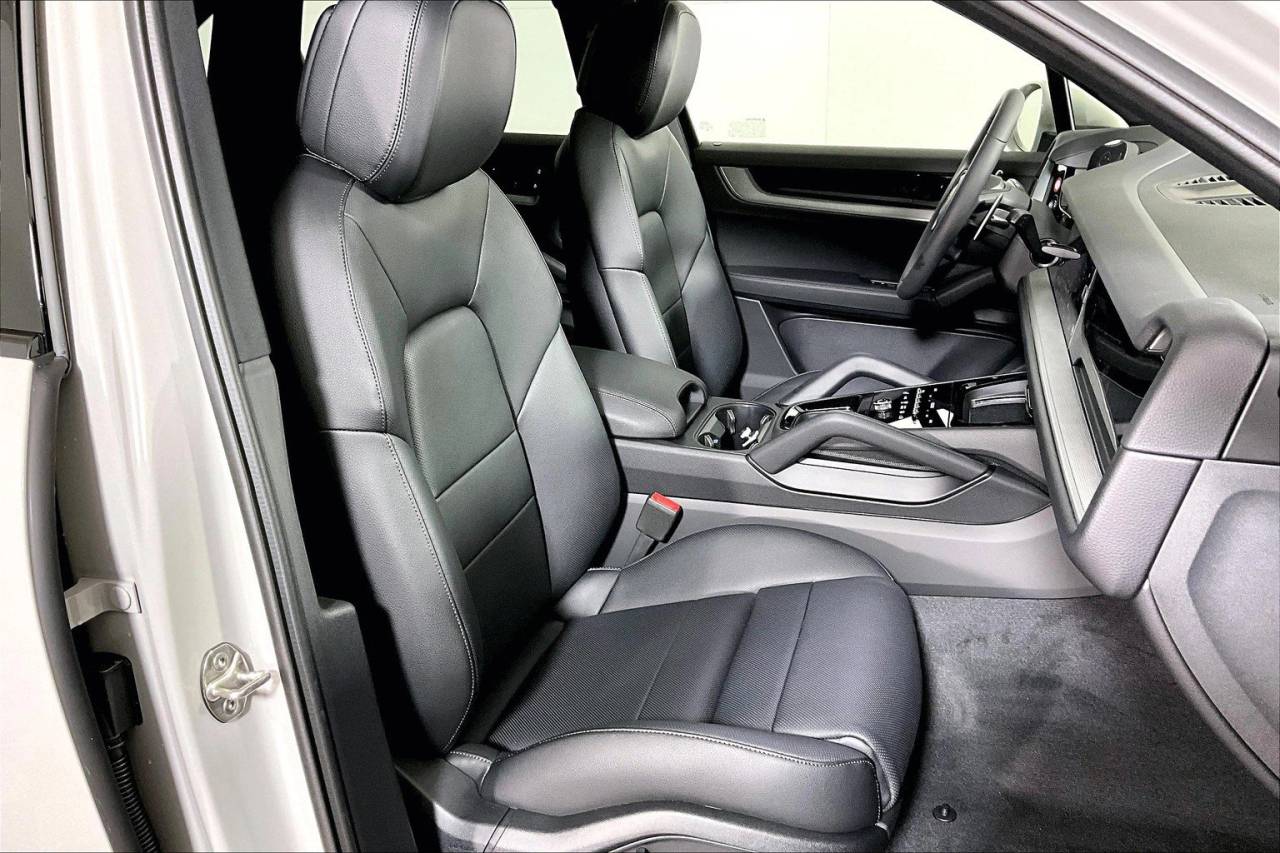 2025 Porsche Cayenne Base