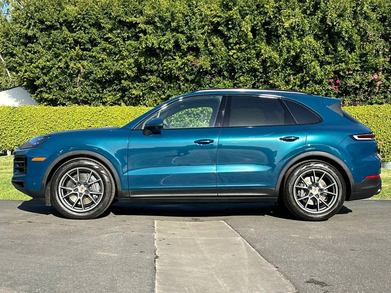 2025 Porsche Cayenne AWD