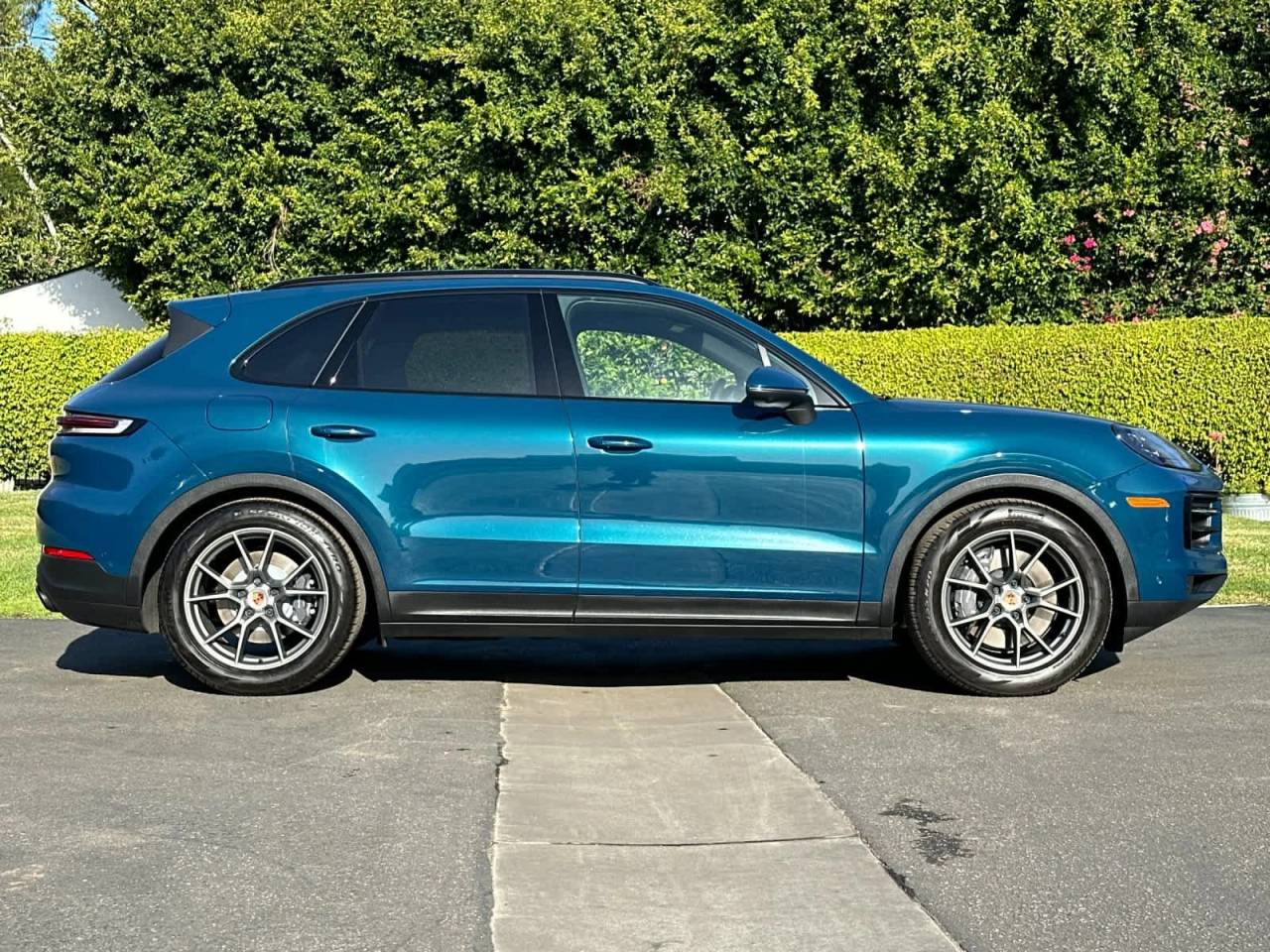 2025 Porsche Cayenne AWD