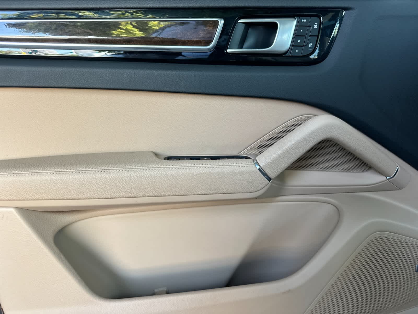 2023 Porsche Cayenne Cayenne Platinum Edition (MY23)