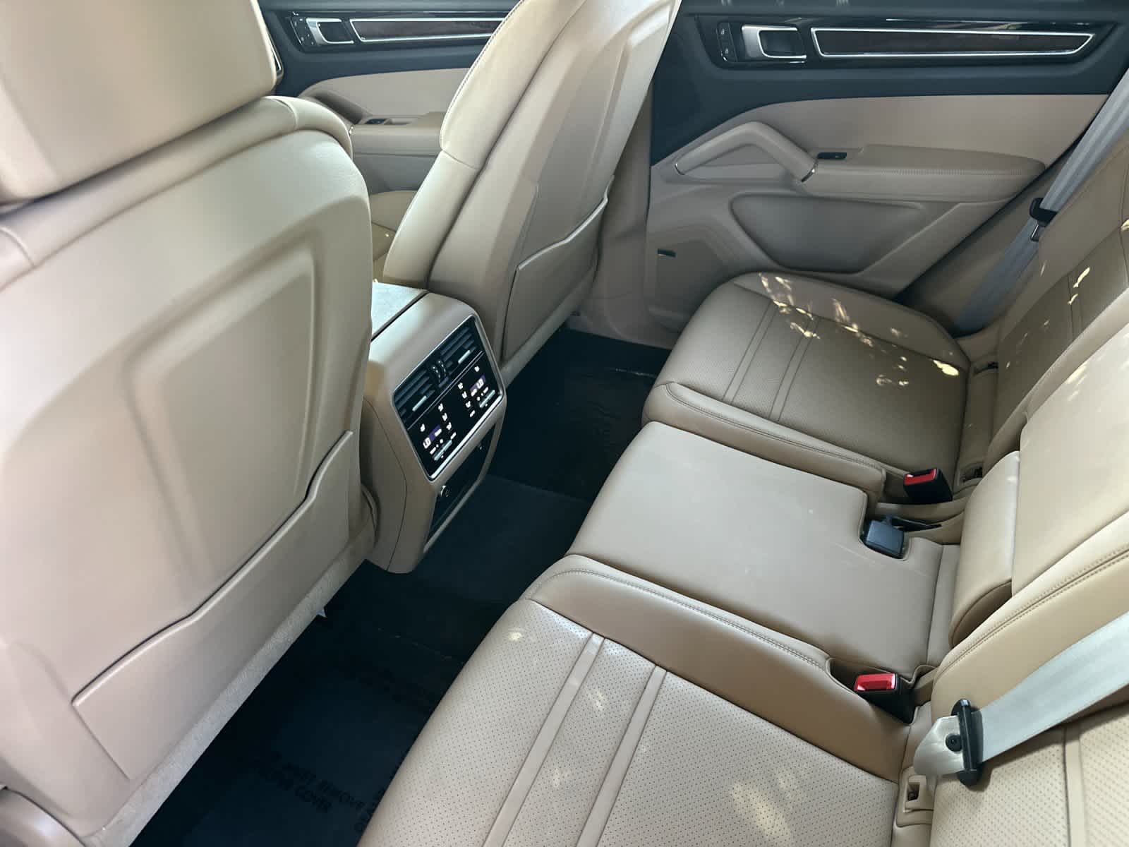 2023 Porsche Cayenne Cayenne Platinum Edition (MY23)