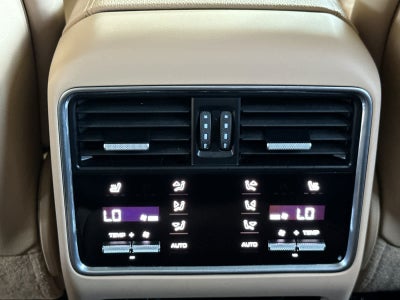 2023 Porsche Cayenne Cayenne Platinum Edition (MY23)